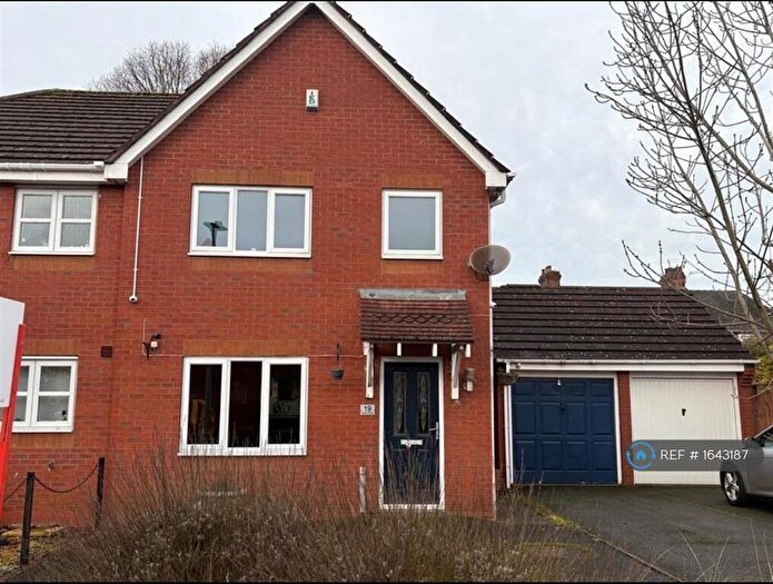 3 Bedroom Semi-Detached House To Rent In Holm Close, Stoke-On-Trent, ST4