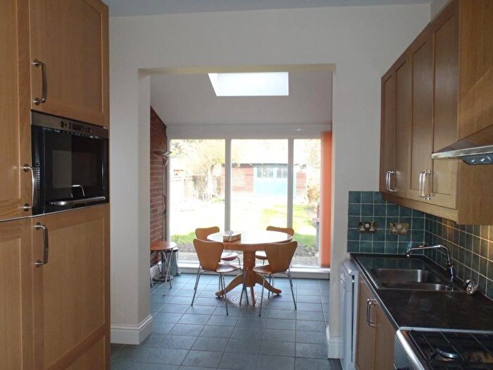 4 Bedroom Semi-Detached House To Rent In Windsor Road, London, N3