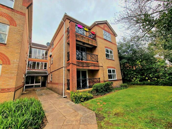 2 Bedroom Flat To Rent In Northlands Road, Banister Park, SO15