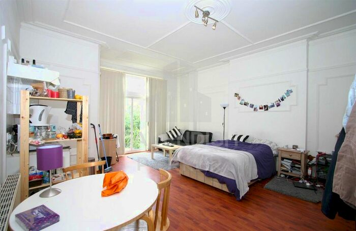 Studio To Rent In Manstone Road, Kilburn, London, NW2