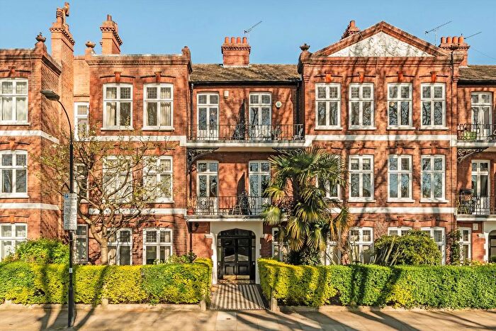 1 Bedroom Flat For Sale In Bishops Park Road, London, SW6