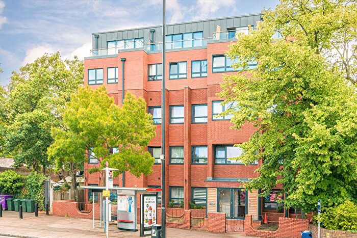 2 Bedroom Flat To Rent In High Street, Feltham, TW13