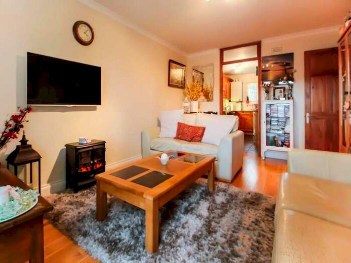 2 Bedroom Flat To Rent In Nene Gardens, Feltham, TW13