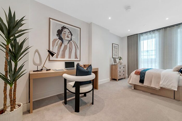 3 Bedroom Flat For Sale In Store Road, London, E16