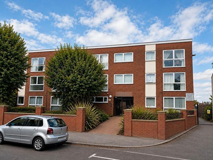 2 Bedroom Flat To Rent In Gordon Road, London, E18