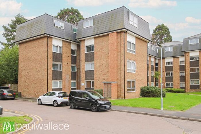 1 Bedroom Flat For Sale In Lampits, Hoddesdon, EN11