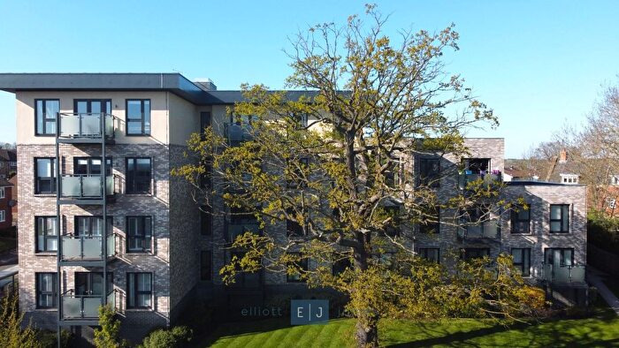 2 Bedroom Flat To Rent In Luna Court, Loughton, IG10