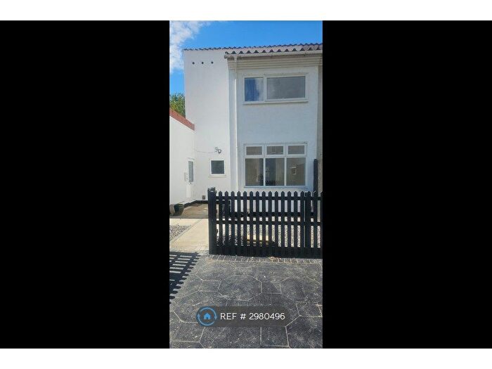 3 Bedroom Semi-Detached House To Rent In Hasgill Court, Miltonkeynes, MK13