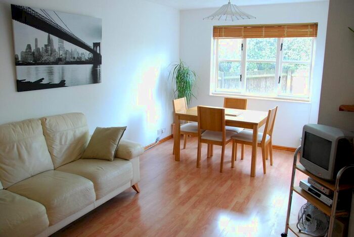 2 Bedroom Flat For Sale In Curtis Drive, London, W3