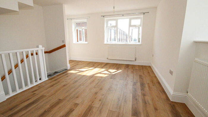 2 Bedroom Flat To Rent In All Saints Road, Sittingbourne, Kent, ME10