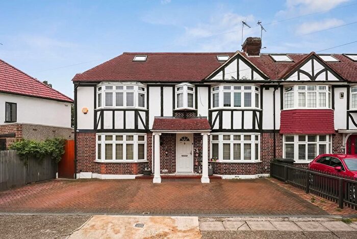5 Bedroom End Of Terrace House For Sale In Barnfield Avenue, Kingston Upon Thames, KT2
