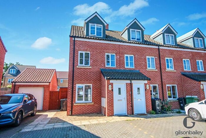 3 Bedroom Town House For Sale In Beaumont Crescent, Hethersett, NR9