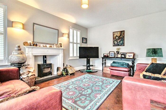 4 Bedroom Detached House For Sale In Madeira Avenue, Worthing, BN11