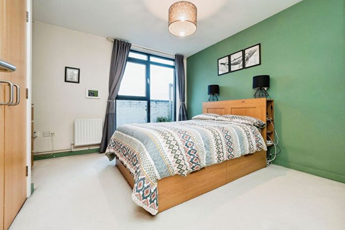 1 Bedroom Flat For Sale In Luxembourg Mews, London, London, E15