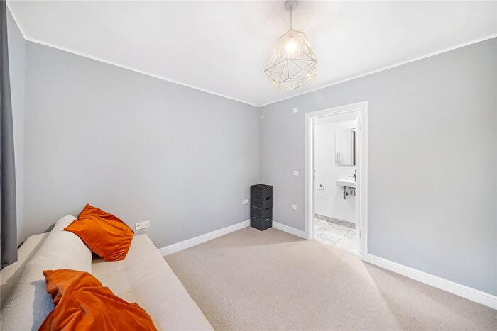 2 Bedroom Flat For Sale In Criterion Mews, London, SE24