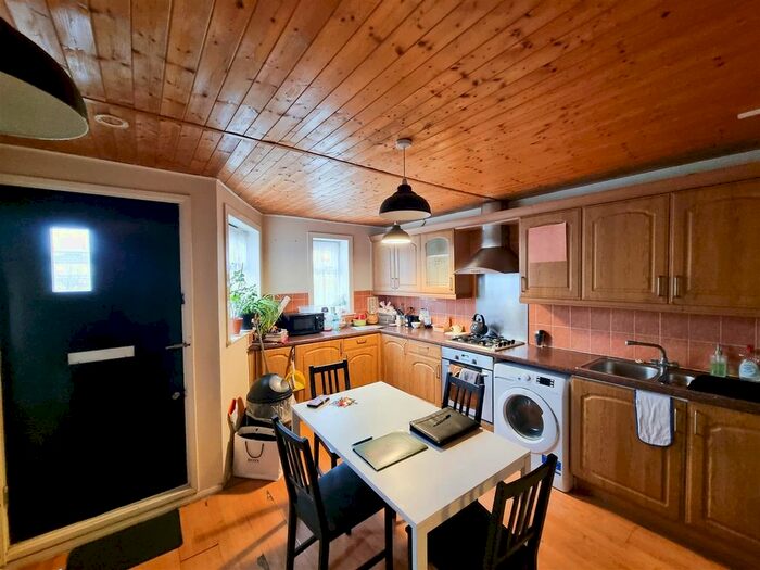 3 Bedroom Flat To Rent In Renown Close, Croydon, CR0