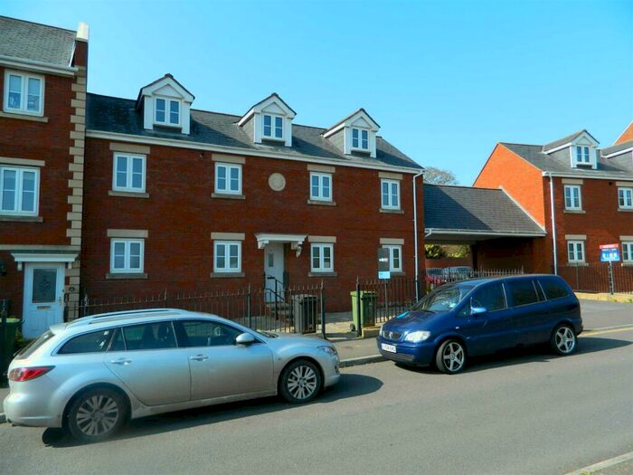 2 Bedroom Apartment To Rent In Royal Crescent, Exeter, EX2