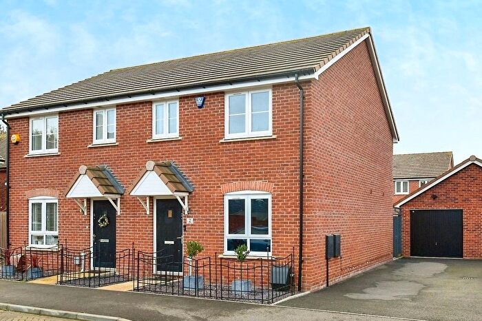 3 Bedroom Semi-Detached House For Sale In Saunders Field, Maidstone, Kent, ME17