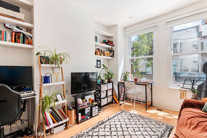 1 Bedroom Flat To Rent In Beryl Road, London, W6