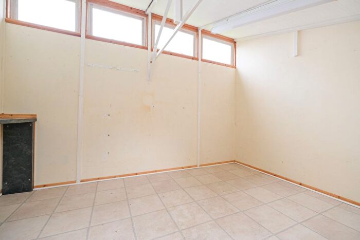 2 Bedroom Semi-detached Bungalow For Sale In Sandhurst Road, Orpington, BR6