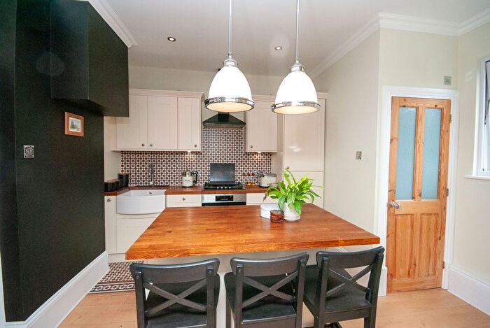 2 Bedroom Flat To Rent In Avenue Terrace, Westcliff-On-Sea, SS0