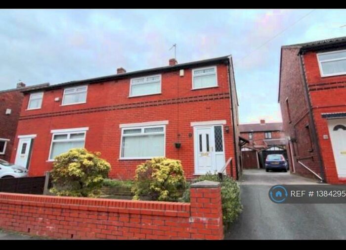 3 Bedroom Semi-Detached House To Rent In Chapelfield Drive, Worsley, Manchester, M28