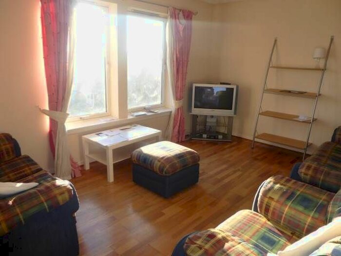 2 Bedroom Flat To Rent In Castle Terrace, Justice Gate, Aberdeen, AB11