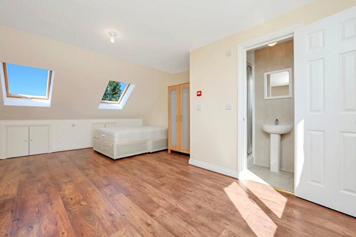 6 Bedroom Semi-Detached House To Rent In Ambassador Square, London, E14