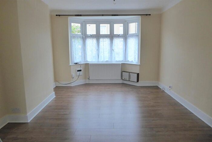 3 Bedroom Semi-Detached House To Rent In Beavers Lane, Hounslow, TW4