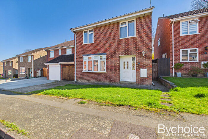 3 Bedroom Link Detached House For Sale In Pinecroft Rise, Sudbury, CO10