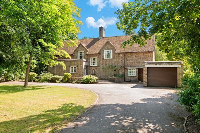 3 Bedroom Detached House For Sale In Cobham Road, Fetcham, KT22