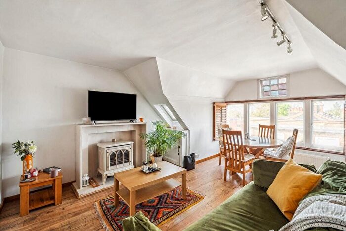 1 Bedroom Flat To Rent In The Hermitage, Richmond, TW10
