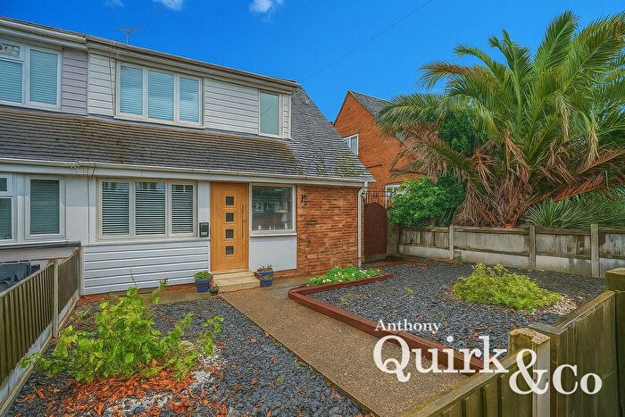 3 Bedroom Semi Detached House For Sale In Cedar Road, Canvey Island, SS8