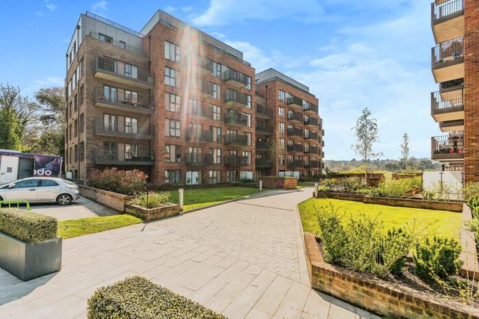 2 Bedroom Flat For Sale In Rosalind Drive, Maidstone, ME14