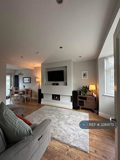 2 Bedroom End Of Terrace House To Rent In Springhill Road, Glasgow, G69