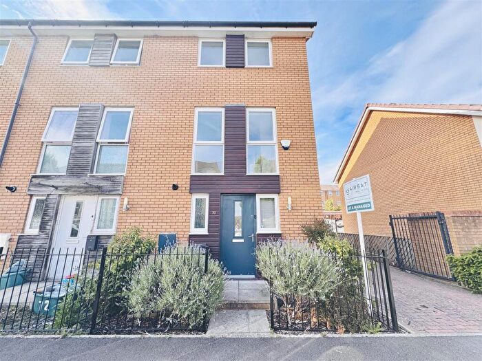 4 Bedroom Town House To Rent In Wood Street, Patchway, BS34