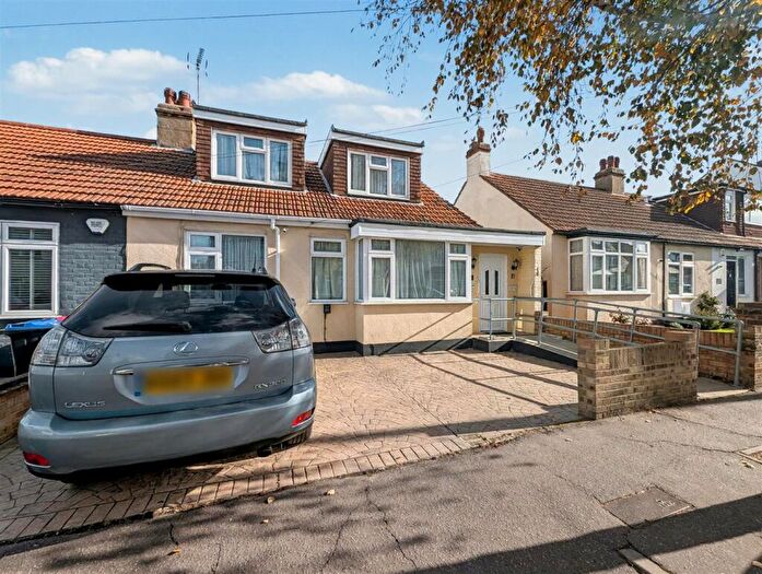 3 Bedroom Bungalow To Rent In Lonsdale Road, Southend-On-Sea, SS2