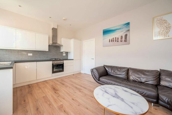 2 Bedroom Flat To Rent In Abbotts Park Road, Leyton, London, E10