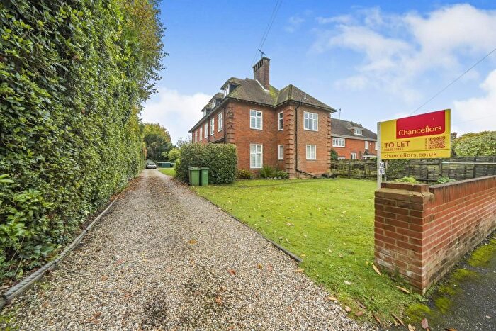 2 Bedroom Flat To Rent In Newbury, Berkshire, RG14