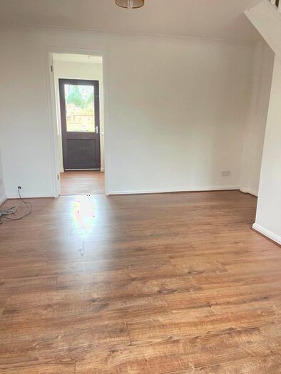 2 Bedroom Terraced House To Rent In Meadow Road, Slough, SL3