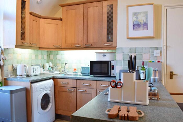 2 Bedroom Flat To Rent In Avenell Road, London ., N5