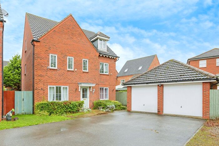 6 Bedroom Semi-Detached House For Sale In Lockside Close, Glen Parva, Leicester, LE2