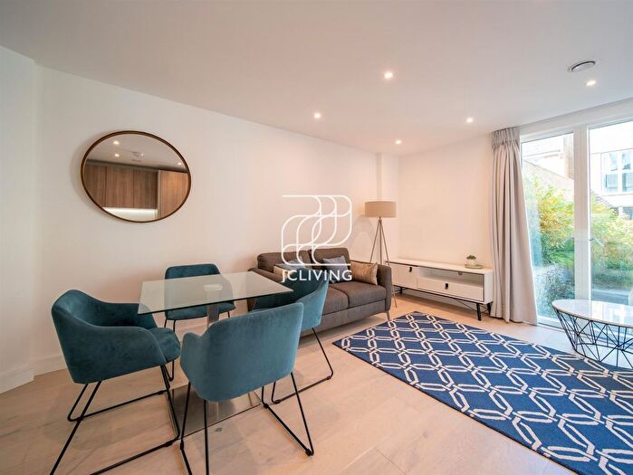 2 Bedroom Flat To Rent In Atelier Apartments, London, W14