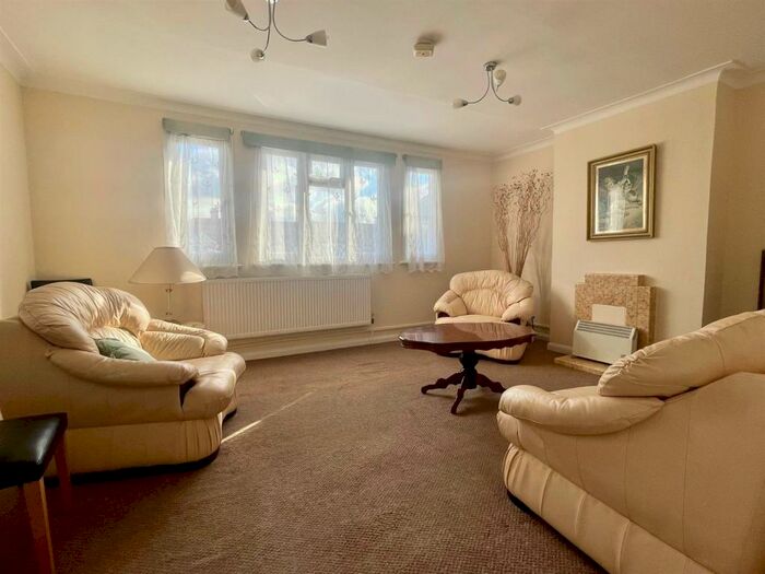 2 Bedroom Flat To Rent In Huxley Parade, Great Cambridge Road, N18