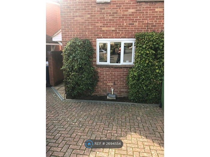 1 Bedroom Flat To Rent In Calcot Close, Headington, Oxford, OX3