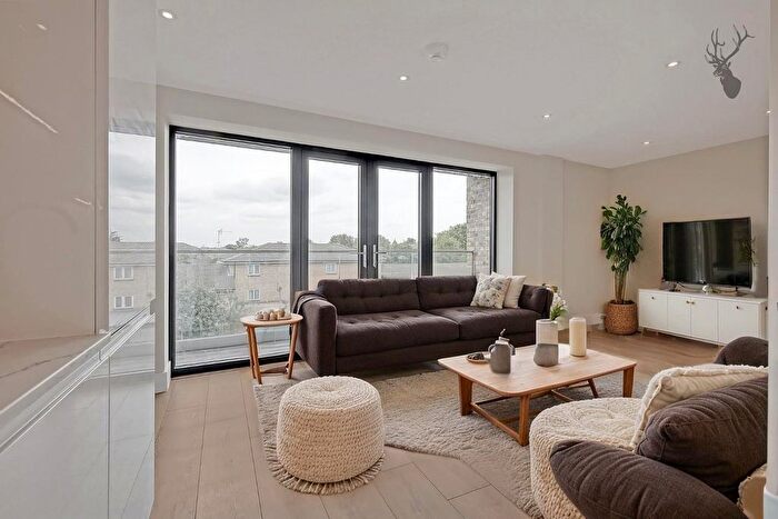 2 Bedroom Flat To Rent In Glebe Road, Dalston, E8