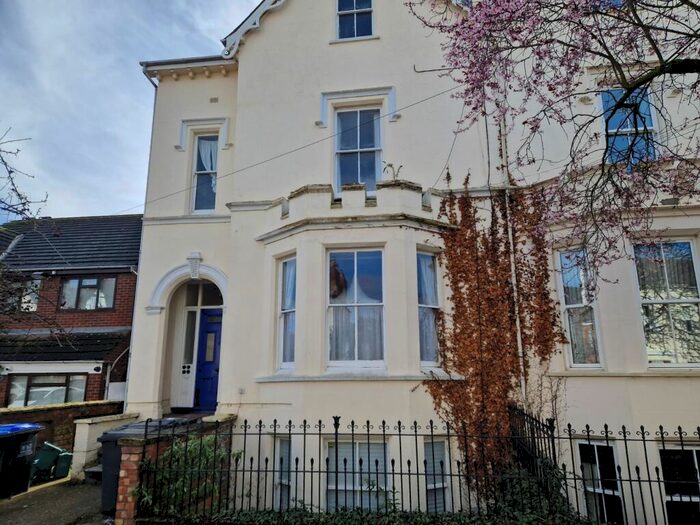 1 Bedroom Flat To Rent In Russell Terrace, Leamington Spa, CV31