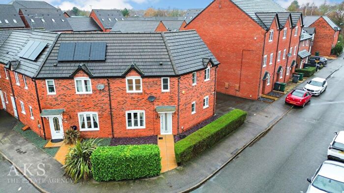 3 Bedroom Semi-Detached House For Sale In Foss Road, Hilton, DE65