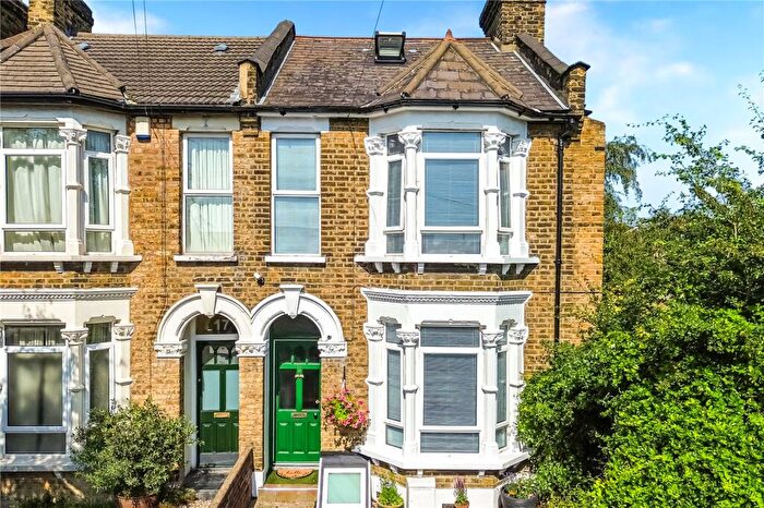 3 Bedroom End Of Terrace House For Sale In Dyers Hall Road, Leytonstone, London, E11