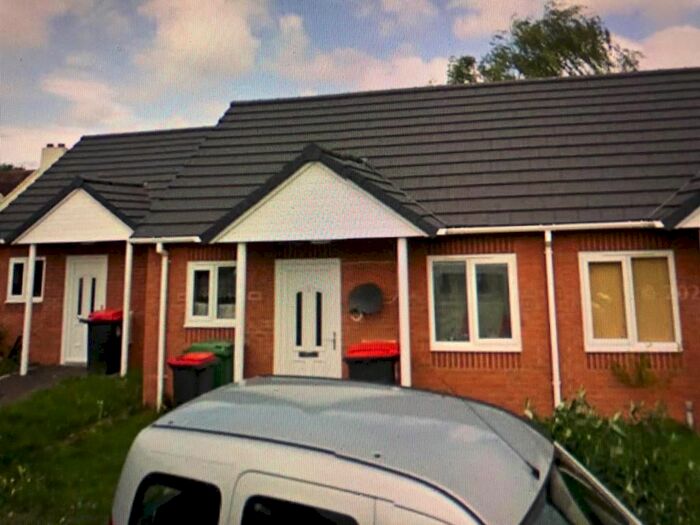 Houses for sale & to rent in TF2 8ED, The Parade, Donnington Telford